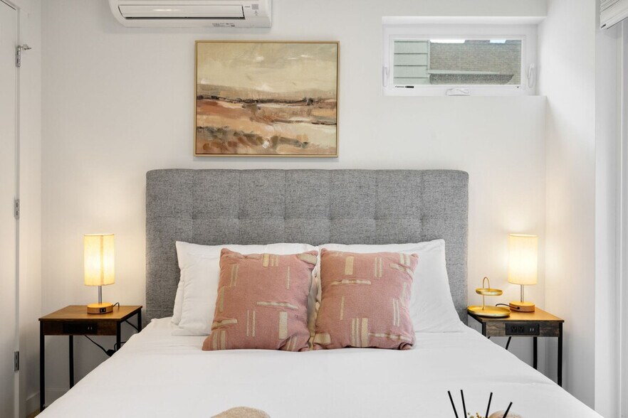 Building Photo - 620D 10th Ave E