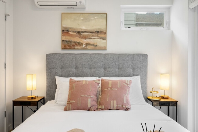 Building Photo - 620D 10th Ave E