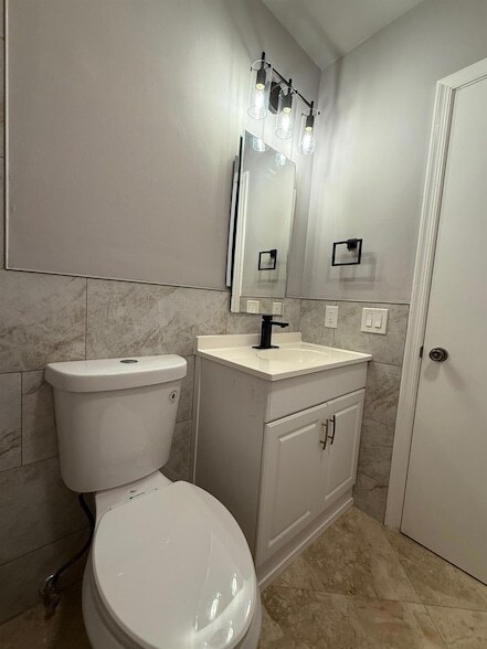 Building Photo - 5700 NE 22nd Way