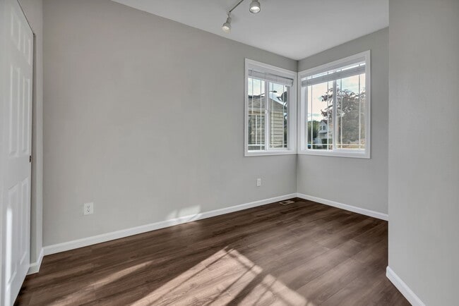 Building Photo - 12423 63rd Ave E