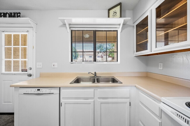 Building Photo - 455 S Mesa Dr