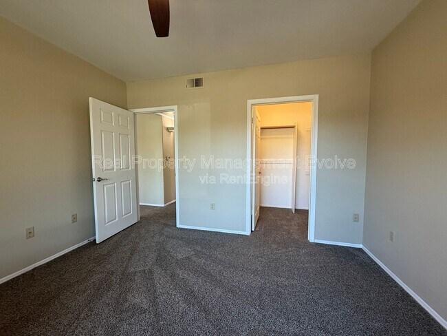 Building Photo - 750 E Northern Ave