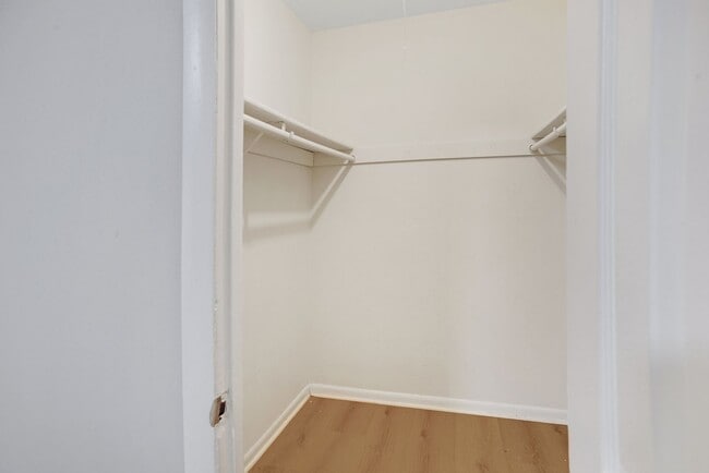 Building Photo - Renovated 4BR/3.5BA Townhome in Stafford –...