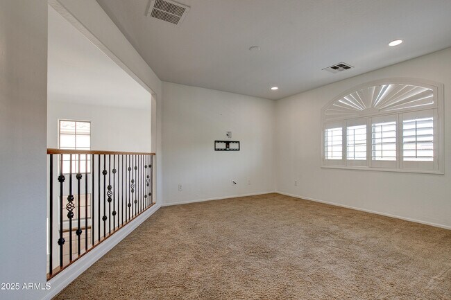 Building Photo - 2237 W Bonanza Ln