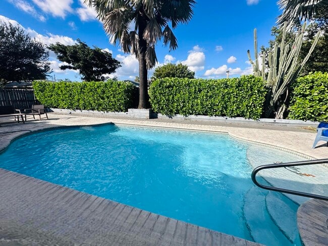 Building Photo - 4540 Mathis St