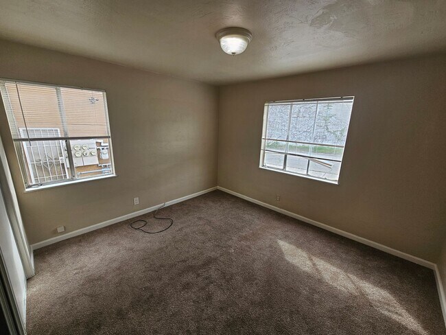 Building Photo - Cozy 1-Bed Oakland Apartment: San Leandro ...