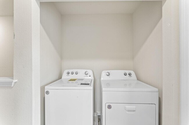 Building Photo - Beautiful 3/2.5 Townhome available for rent in Oakleaf