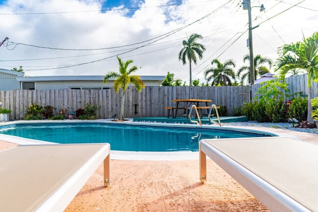 Building Photo - 730 N 72nd Terrace