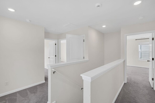 Building Photo - 4 Bedroom 3 Bath Home Located in Shell Poi...