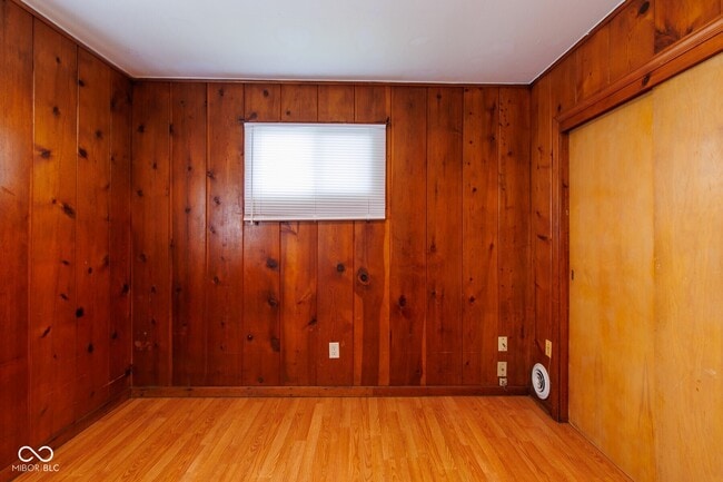 Building Photo - 1102 N Somerset Ave