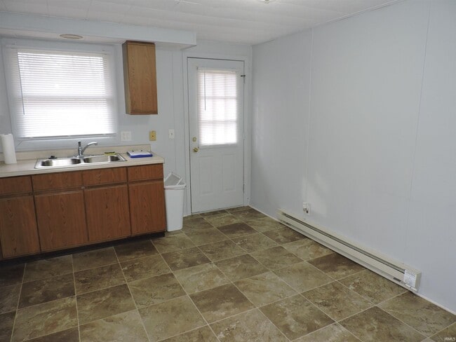 Building Photo - 125 W Orange St