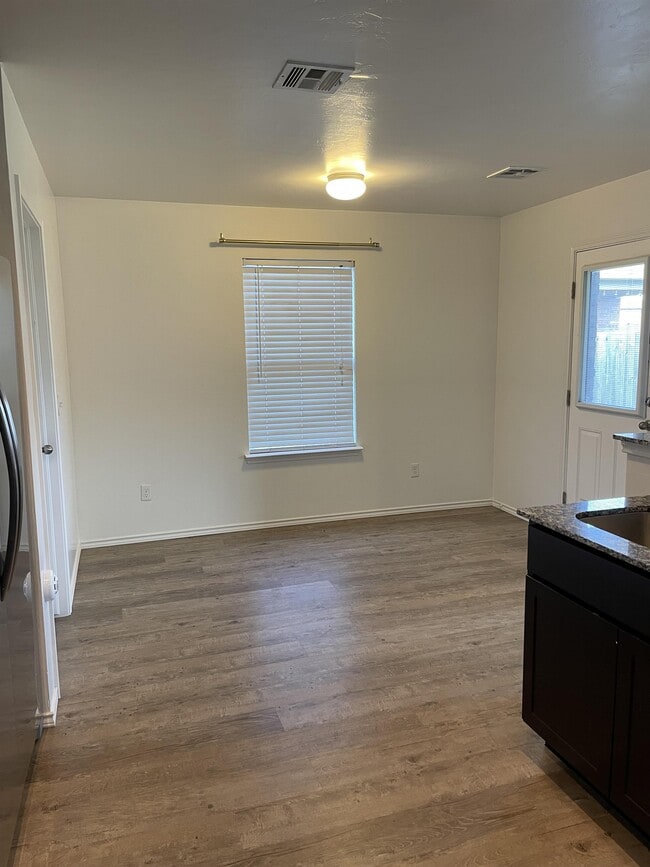 Building Photo - 3400 SE 94th St