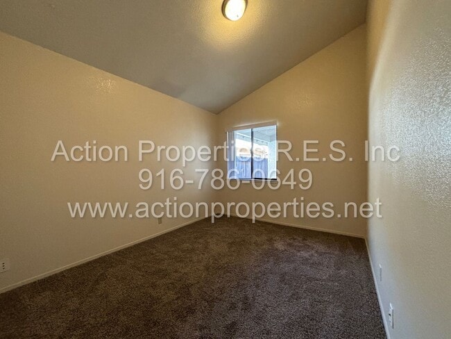 Building Photo - Cozy 3 Bed, 2 Bath - Single Story - New Pa...