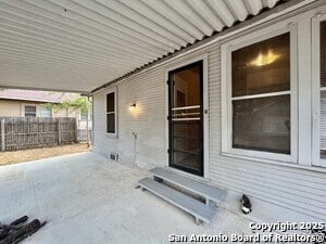 Building Photo - 120 Gifford St