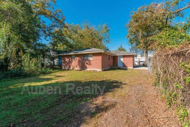 Building Photo - 1514 Bleakley St