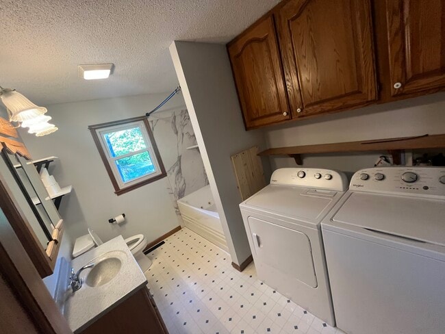 Building Photo - 5009 US-59