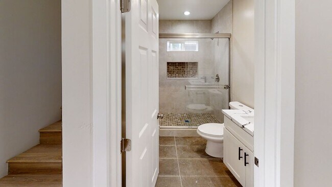 Building Photo - 5119 E Falls View Dr