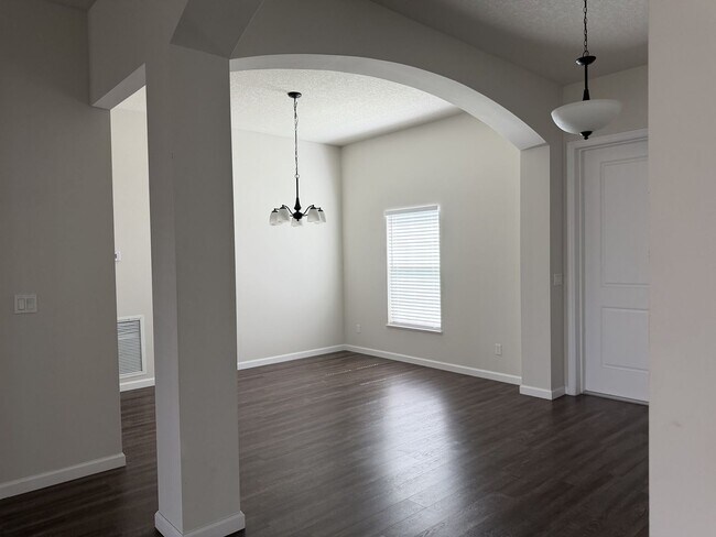Building Photo - 4634 SW Athena Dr