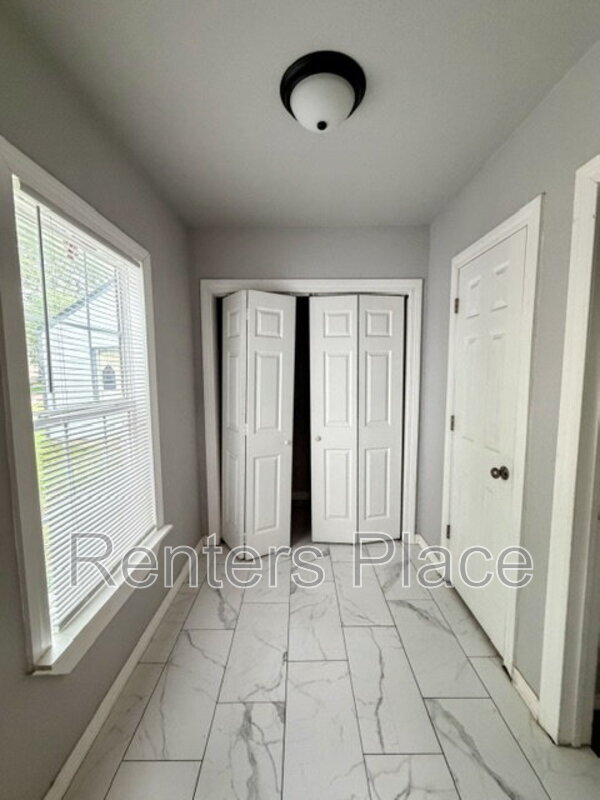 Building Photo - 707 N Florence Pl