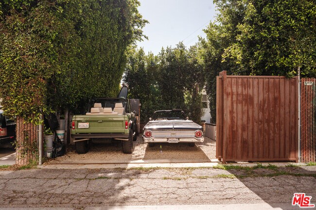 Building Photo - 1163 Nelrose Ave