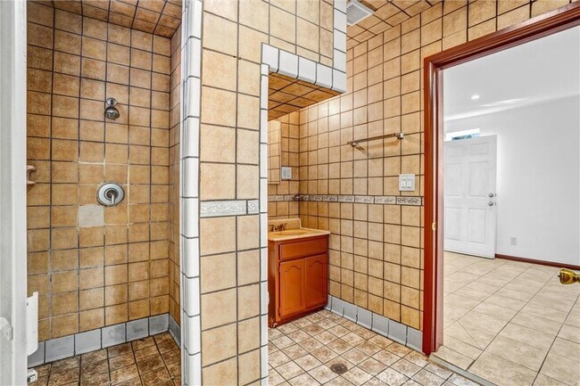 Building Photo - 313 N Hicks Ave