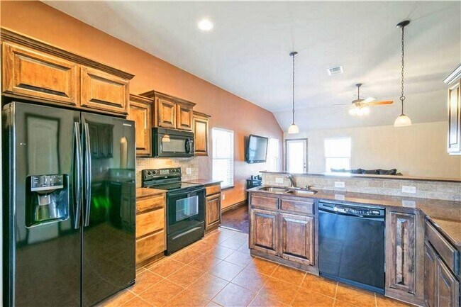 Building Photo - Coming Soon! Beautiful single family in Yu...