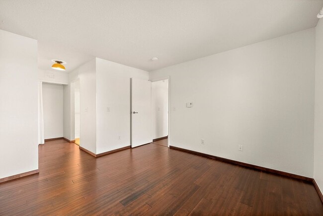 Building Photo - Top-Floor Condo with Panoramic Lake Easter Views, Vaulted Ceilings & Modern Updates!