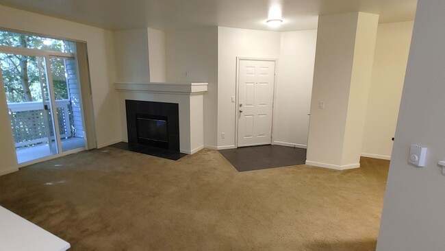 Building Photo - Private Second floor 1 bed 1 bath condo wi...