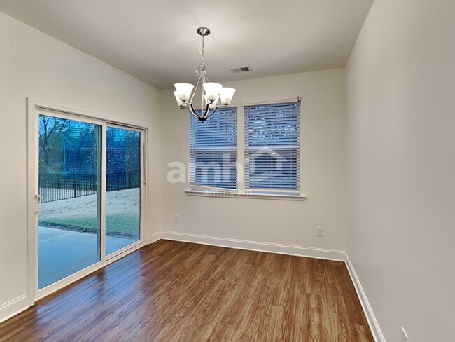 Building Photo - 513 Slew Dr