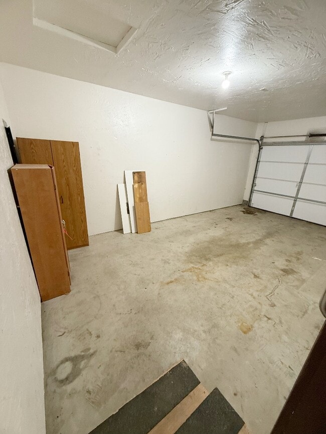 Building Photo - 7271 W Pine St