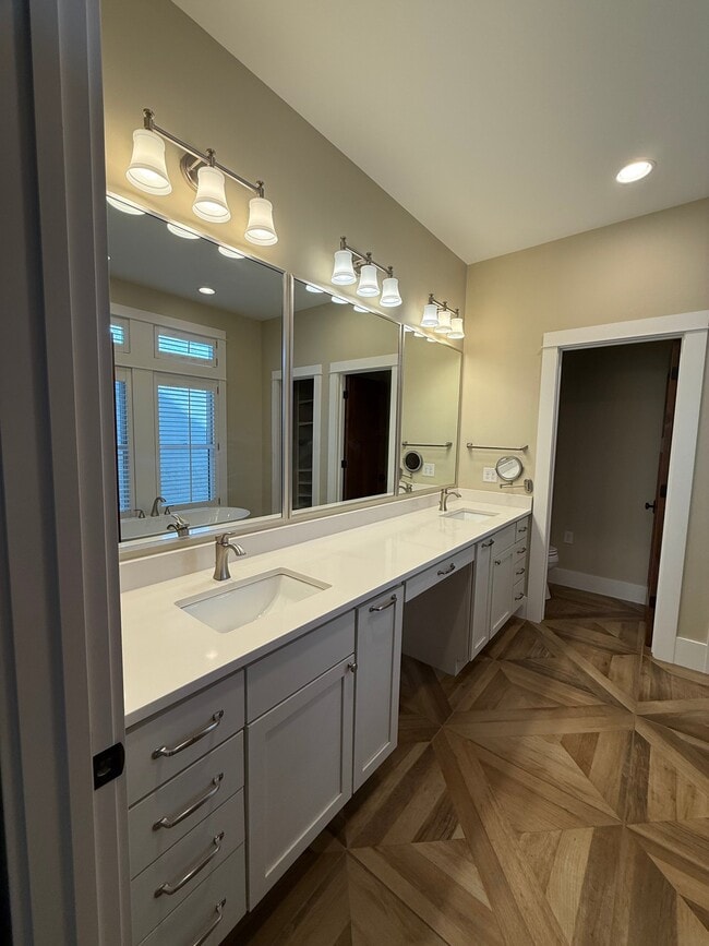 Building Photo - 425 S Yellowstone St