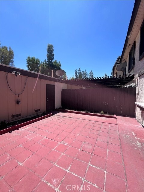 Building Photo - 745 Knollwood Ln