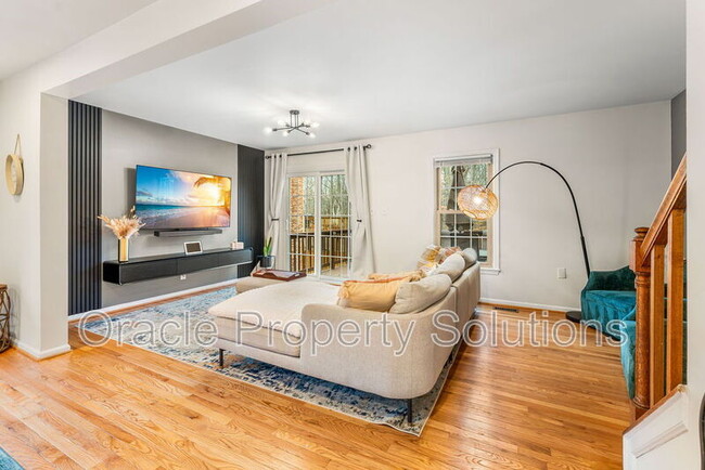 Building Photo - 5461 Grove Ridge Way