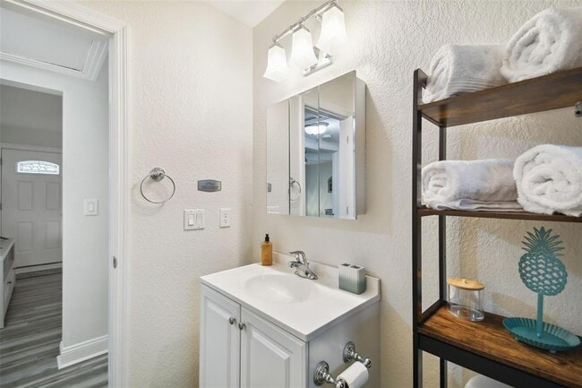 Building Photo - 4324 S Clark Ave