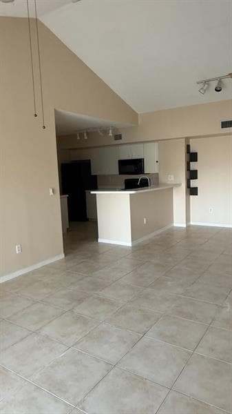 Building Photo - 2620 S University Dr