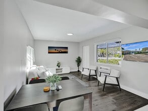 Building Photo - 3204 NE 9th St