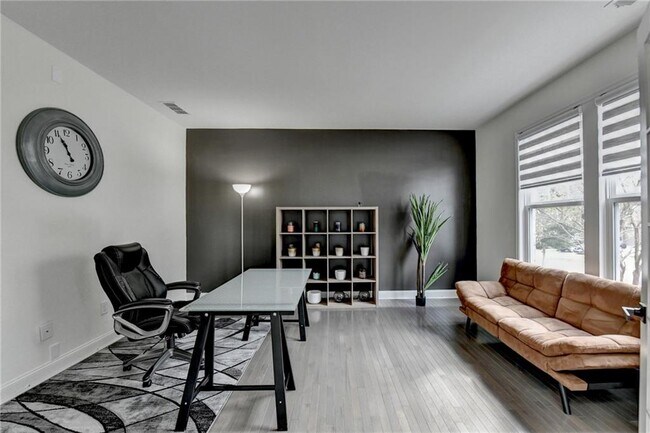 Building Photo - 1640 Primrose Park Rd