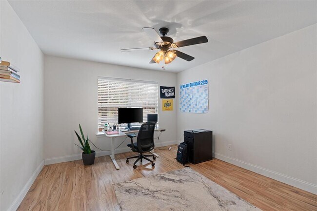 Building Photo - 208 Banner Ave