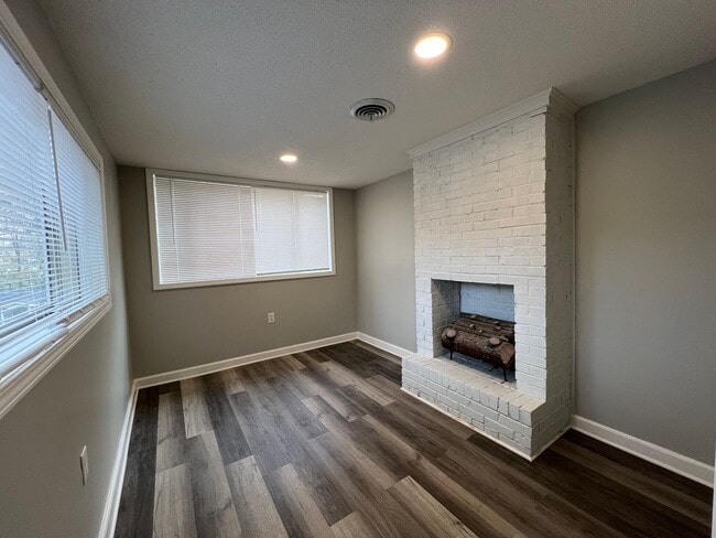 Building Photo - 3608 Willow Ln Dr