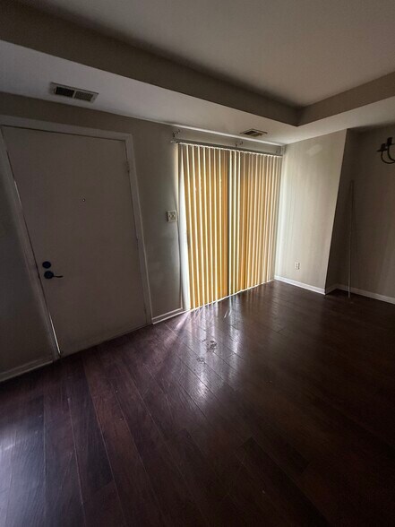 Building Photo - 8281 Sobax Dr