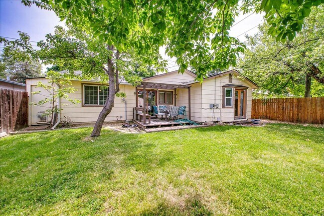 Building Photo - Desirable SE Boise Home Minutes From BSU!