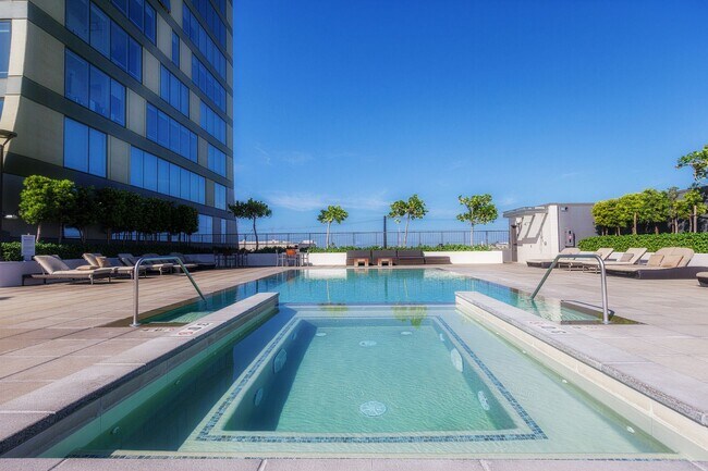 Building Photo - 1009 Kapiolani Blvd