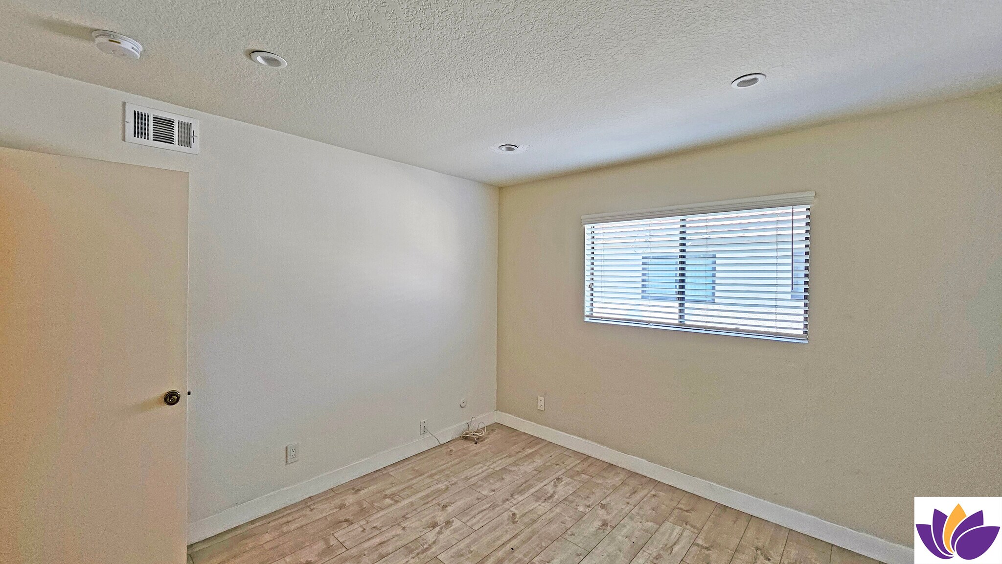 Building Photo - 18130 Oxnard St