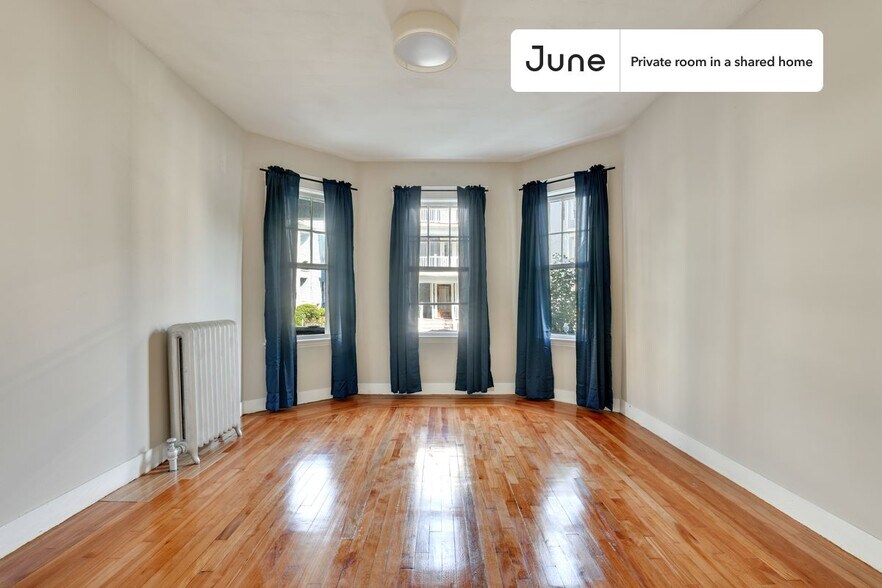 Building Photo - Room in Shared 4 bed/1 bath home