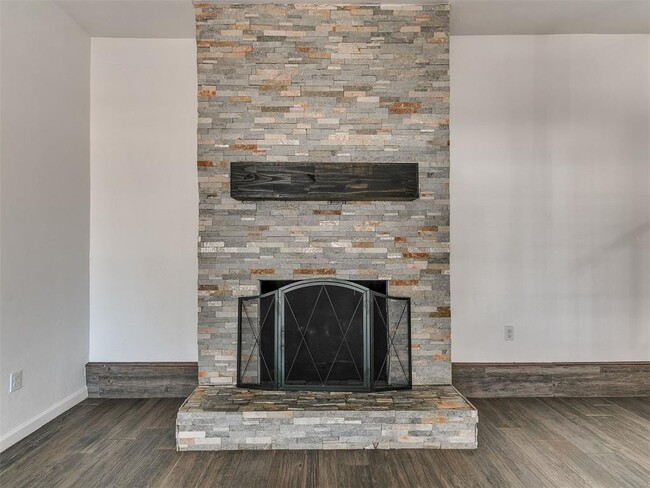 Building Photo - 816 S Santa Fe Dr