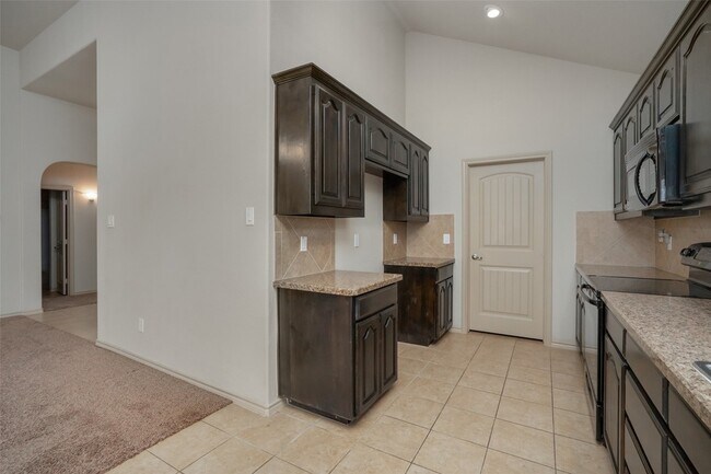 Building Photo - 1437 Castlegar Ln