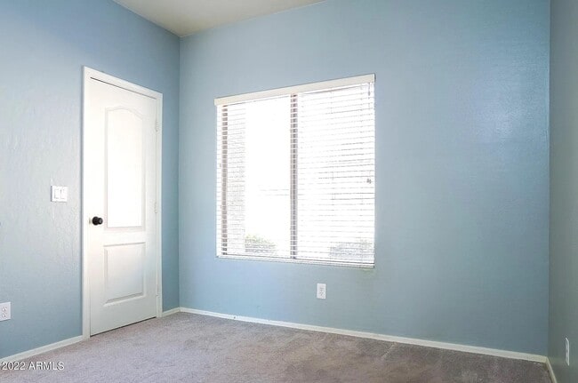 Building Photo - 1015 S Val Vista Dr