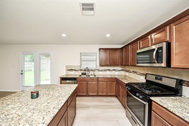 Building Photo - 3302 Regal Park Ln