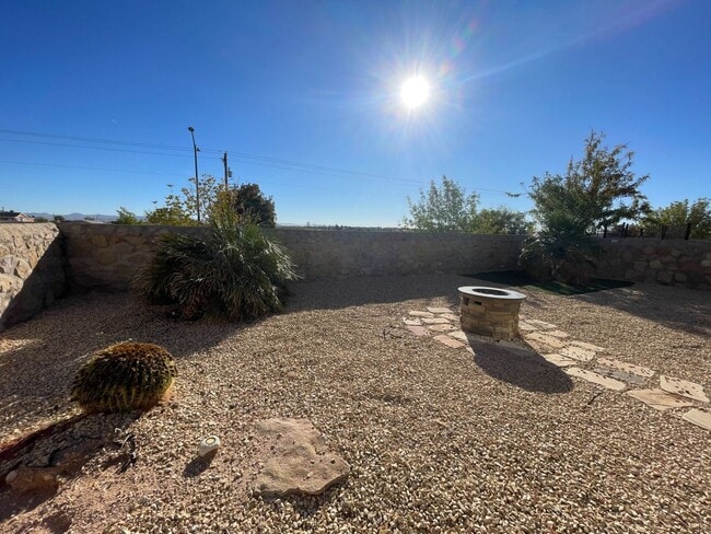 Building Photo - BEAUTIFUL EASTSIDE HOME Open House 09/02/2023 from 1:00pm to  1:30pm