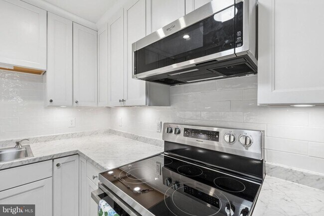 Building Photo - 17360 Tripoli Blvd